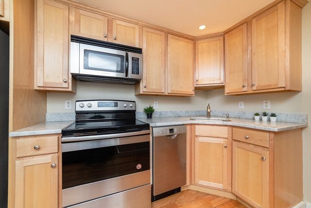 15 University Rd B, Brookline, MA 02445