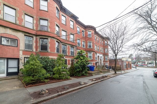 15 University Rd B, Brookline, MA 02445