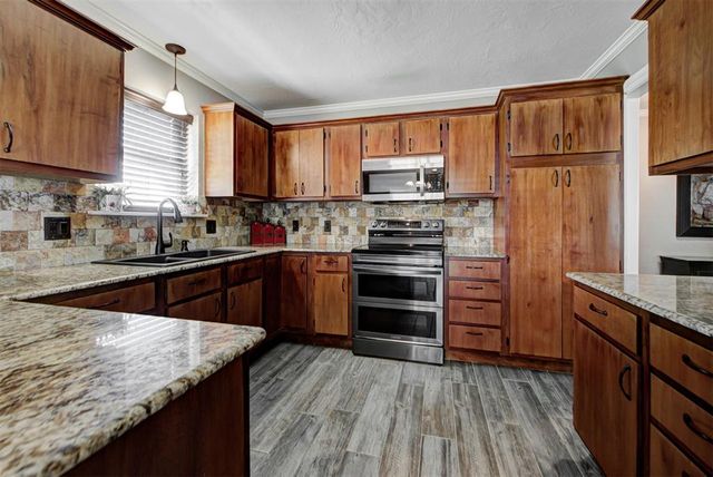 10500 McClain Avenue, Yukon, OK 73099