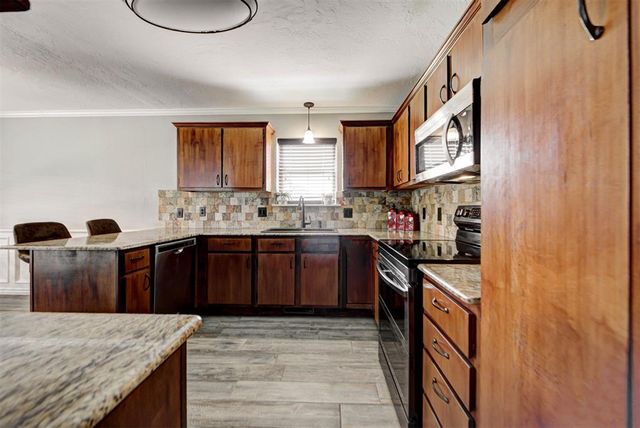 10500 McClain Avenue, Yukon, OK 73099