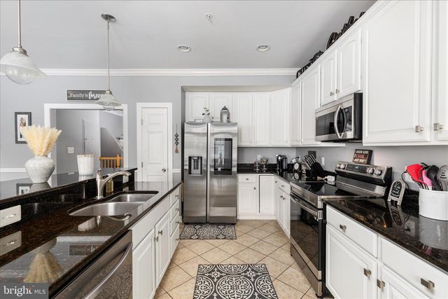 2464 EASTBOURNE DR, Woodbridge, VA 22191