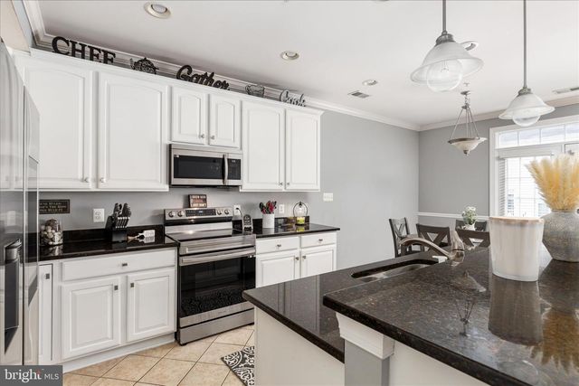 2464 EASTBOURNE DR, Woodbridge, VA 22191