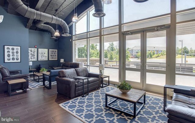 2464 EASTBOURNE DR, Woodbridge, VA 22191