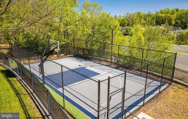 2464 EASTBOURNE DR, Woodbridge, VA 22191