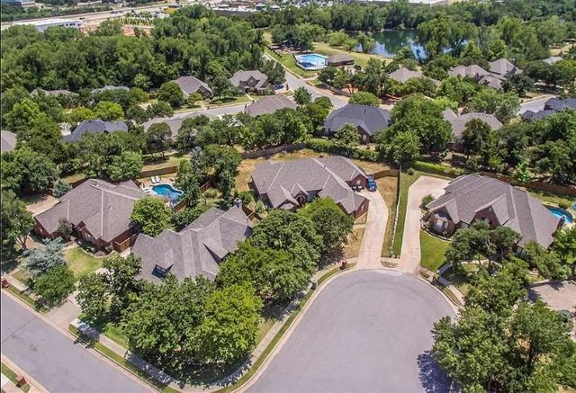 716 Fox Bend Trail, Edmond, OK 73034