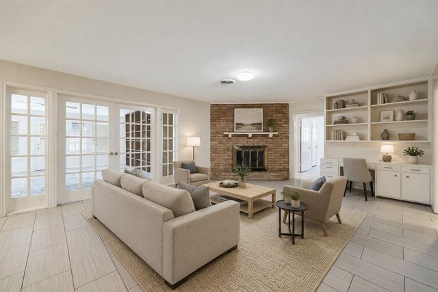 5554 Beechnut Street, Houston, TX 77096