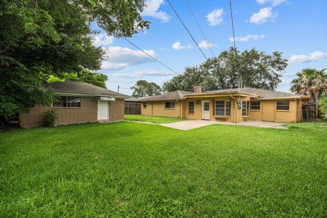 5554 Beechnut Street, Houston, TX 77096