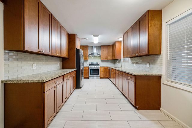 5554 Beechnut Street, Houston, TX 77096