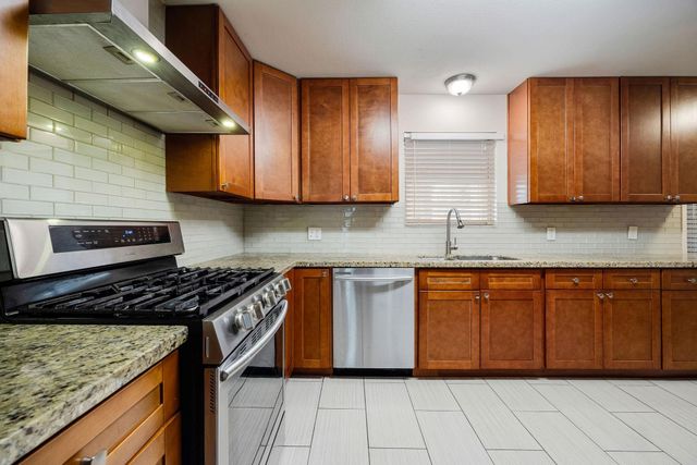 5554 Beechnut Street, Houston, TX 77096