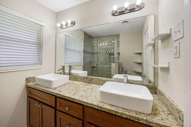 5554 Beechnut Street, Houston, TX 77096