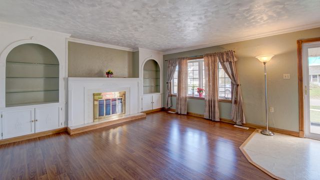 754 Governor Road, Valparaiso, IN 46385