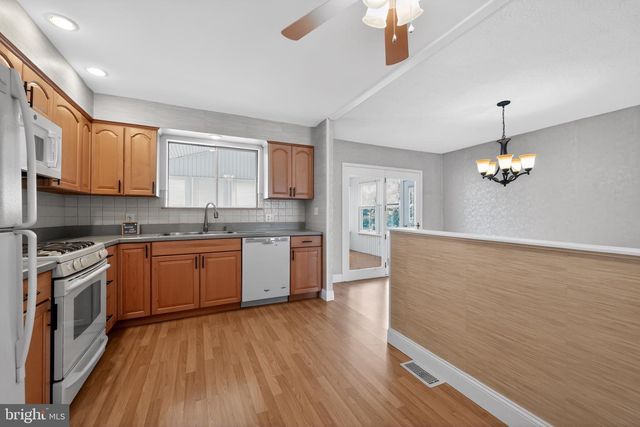 211 HOBART DR, Clementon, NJ 08021