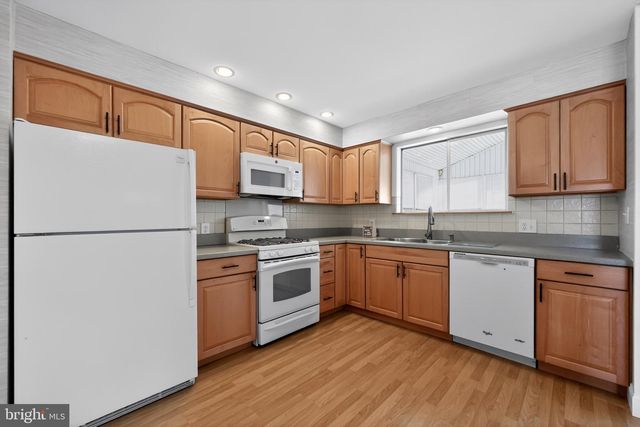 211 HOBART DR, Clementon, NJ 08021