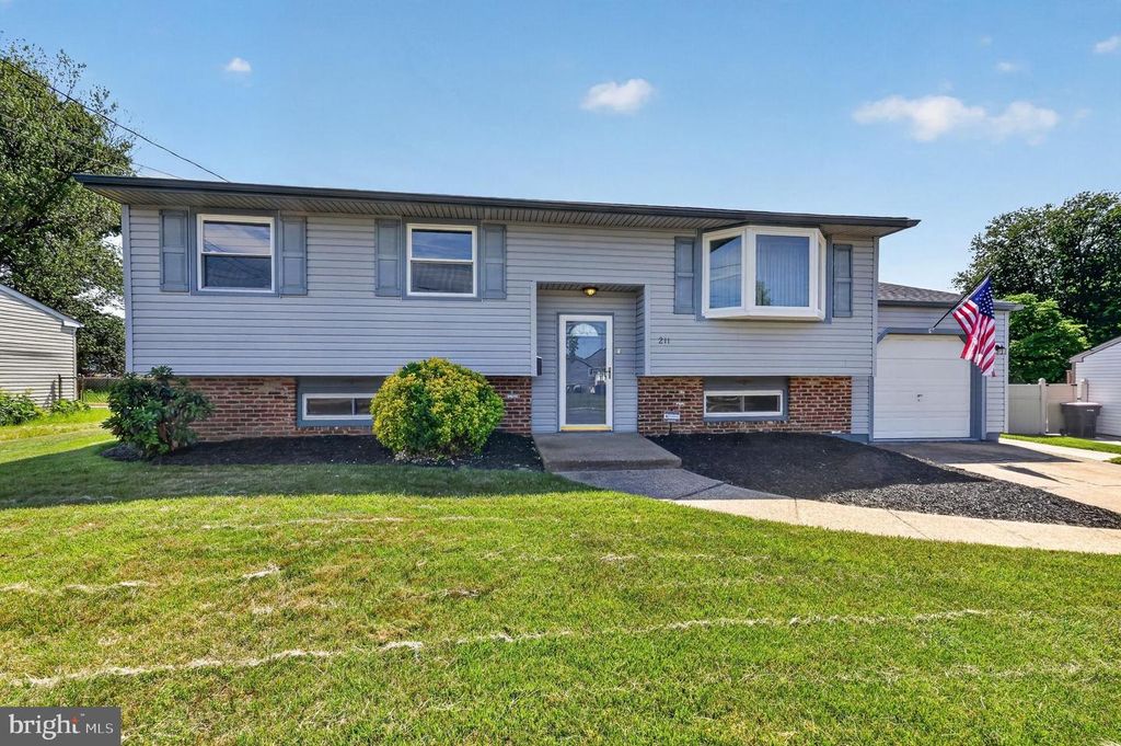 211 HOBART DR, Clementon, NJ 08021