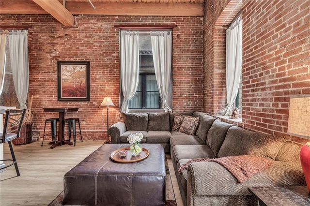 308 W 8th Street 201, Kansas City, MO 64105