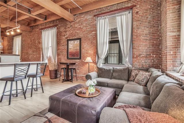 308 W 8th Street 201, Kansas City, MO 64105