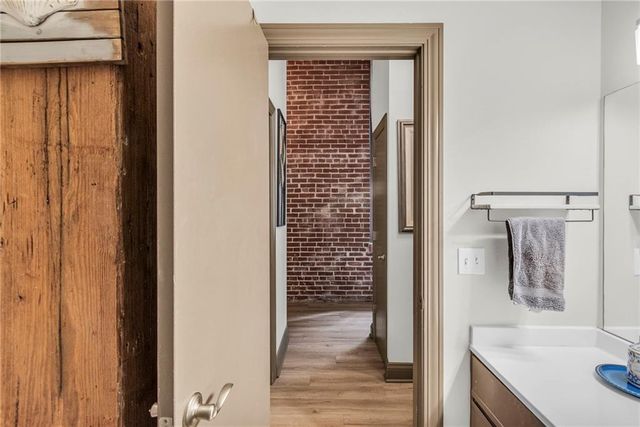 308 W 8th Street 201, Kansas City, MO 64105