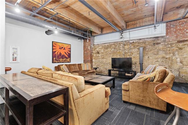 308 W 8th Street 201, Kansas City, MO 64105