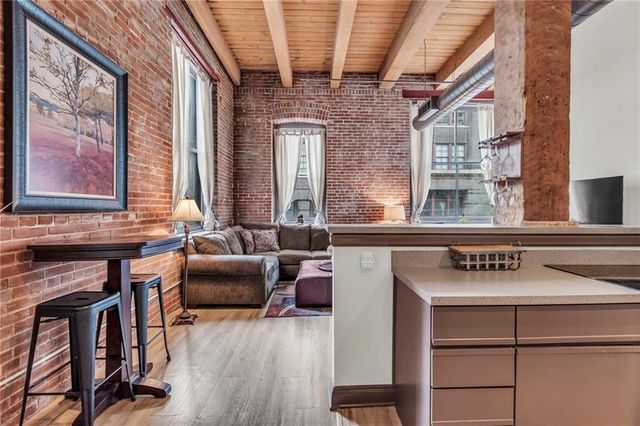 308 W 8th Street 201, Kansas City, MO 64105