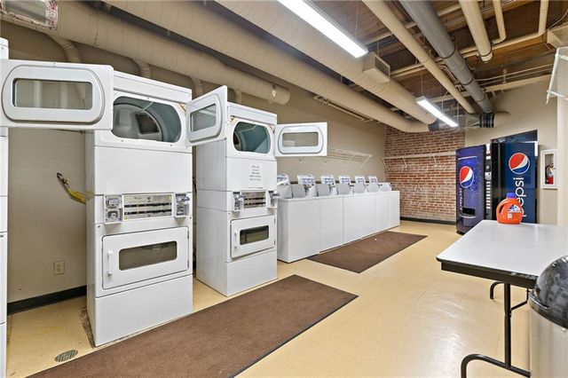 308 W 8th Street 201, Kansas City, MO 64105