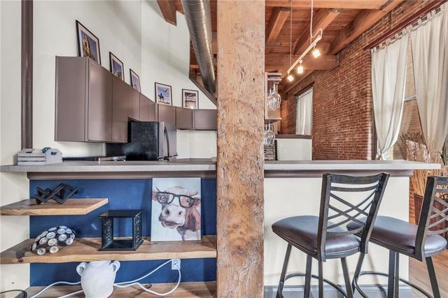 308 W 8th Street 201, Kansas City, MO 64105