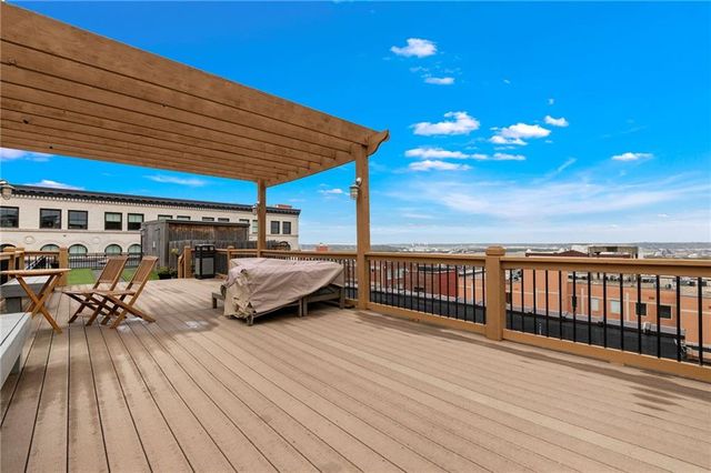 308 W 8th Street 201, Kansas City, MO 64105