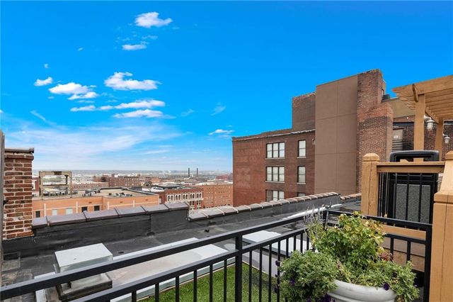 308 W 8th Street 201, Kansas City, MO 64105