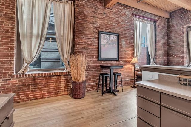 308 W 8th Street 201, Kansas City, MO 64105