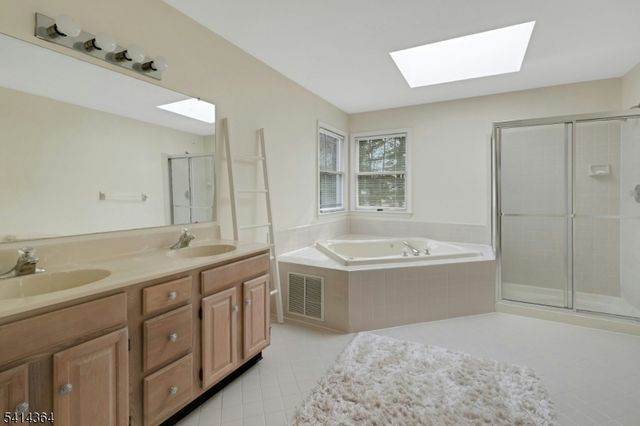 48 Glen Eagles Rd, Washington Twp., NJ 07882