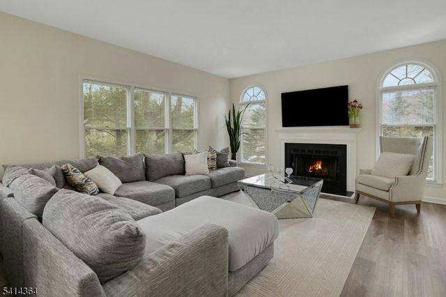 48 Glen Eagles Rd, Washington Twp., NJ 07882