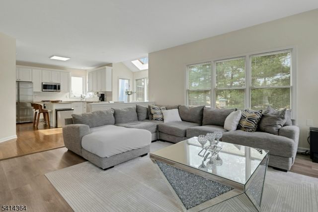 48 Glen Eagles Rd, Washington Twp., NJ 07882