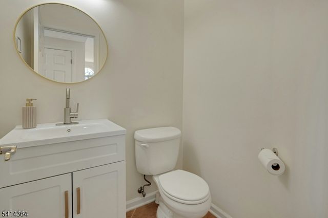 48 Glen Eagles Rd, Washington Twp., NJ 07882