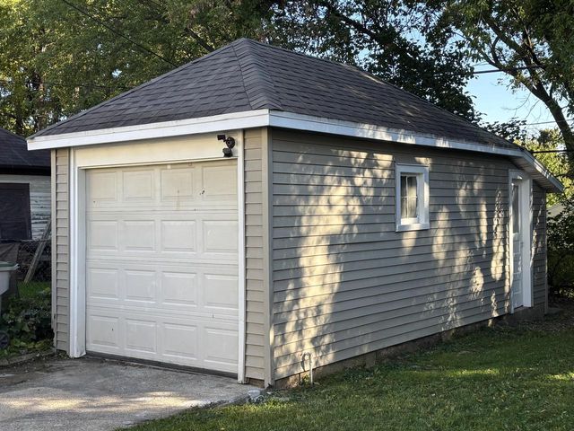 655 S Oak Park COURT, Milwaukee, WI 53214