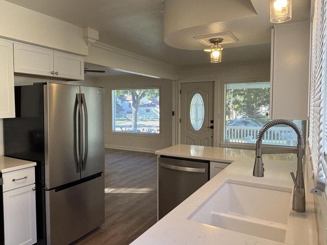 655 S Oak Park COURT, Milwaukee, WI 53214