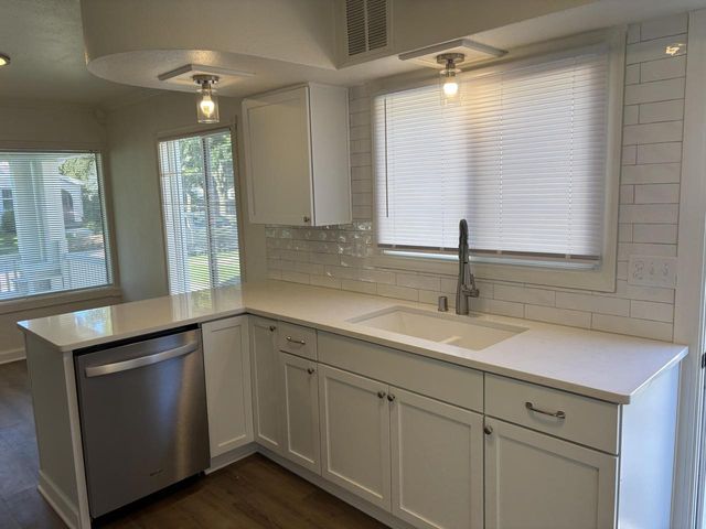 655 S Oak Park COURT, Milwaukee, WI 53214