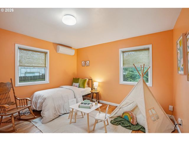 7921 Ne CLACKAMAS St, Portland, OR 97213