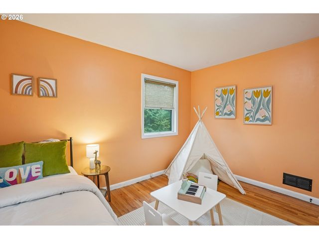 7921 Ne CLACKAMAS St, Portland, OR 97213