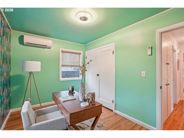 7921 Ne CLACKAMAS St, Portland, OR 97213