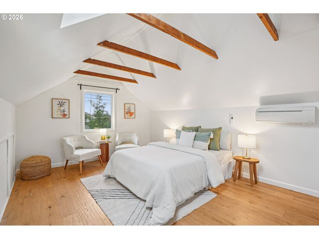 7921 Ne CLACKAMAS St, Portland, OR 97213