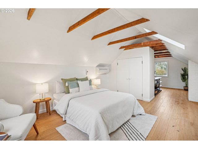 7921 Ne CLACKAMAS St, Portland, OR 97213