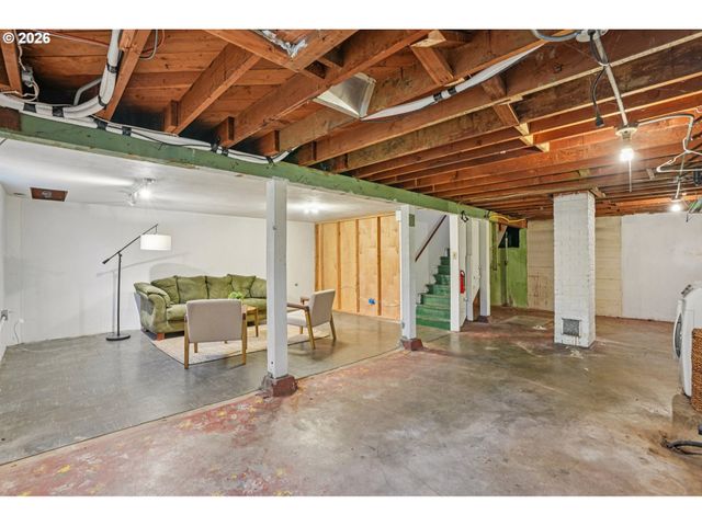 7921 Ne CLACKAMAS St, Portland, OR 97213