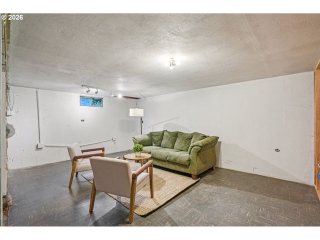 7921 Ne CLACKAMAS St, Portland, OR 97213