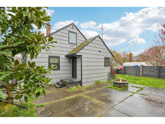 7921 Ne CLACKAMAS St, Portland, OR 97213