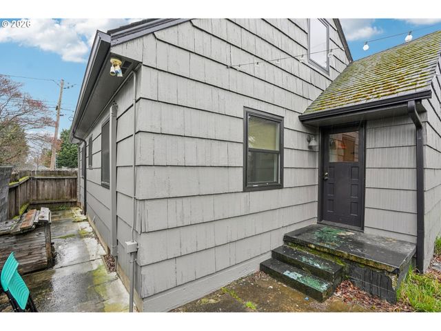 7921 Ne CLACKAMAS St, Portland, OR 97213