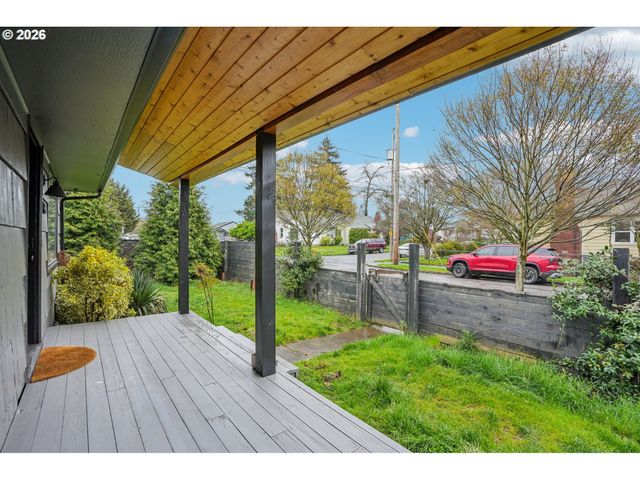 7921 Ne CLACKAMAS St, Portland, OR 97213