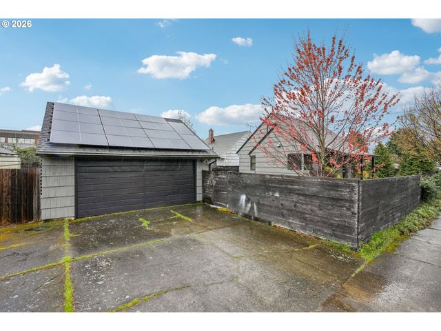 7921 Ne CLACKAMAS St, Portland, OR 97213