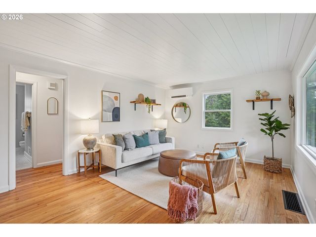 7921 Ne CLACKAMAS St, Portland, OR 97213