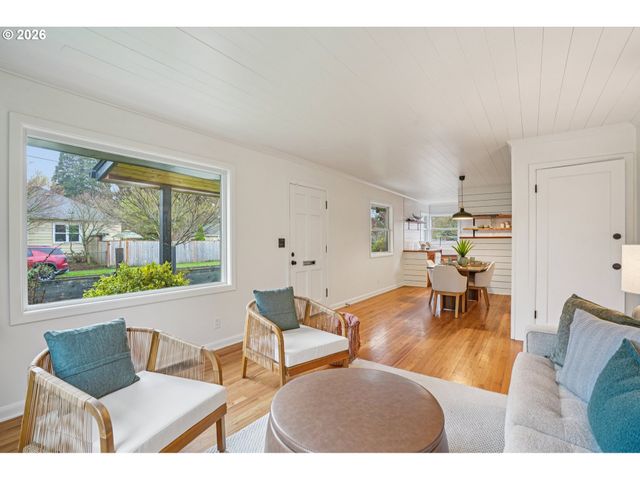 7921 Ne CLACKAMAS St, Portland, OR 97213