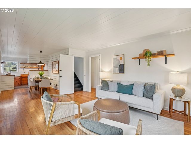 7921 Ne CLACKAMAS St, Portland, OR 97213