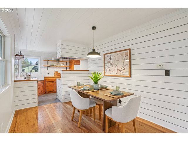 7921 Ne CLACKAMAS St, Portland, OR 97213